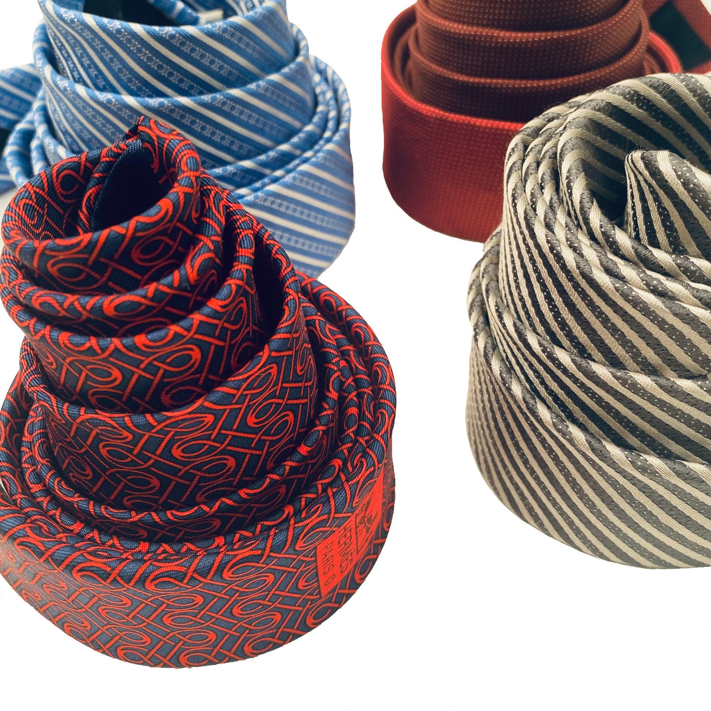 te pluste_Iconic Objects_YSL designed by TOM FORD Made in Italy Celine designed by Phebe Made in Italy Hermes Made in France Valentino designed by Valentino Made in Italy