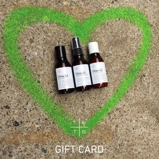 Hinoki bottles set in the heart drawing on the street text of gift card
