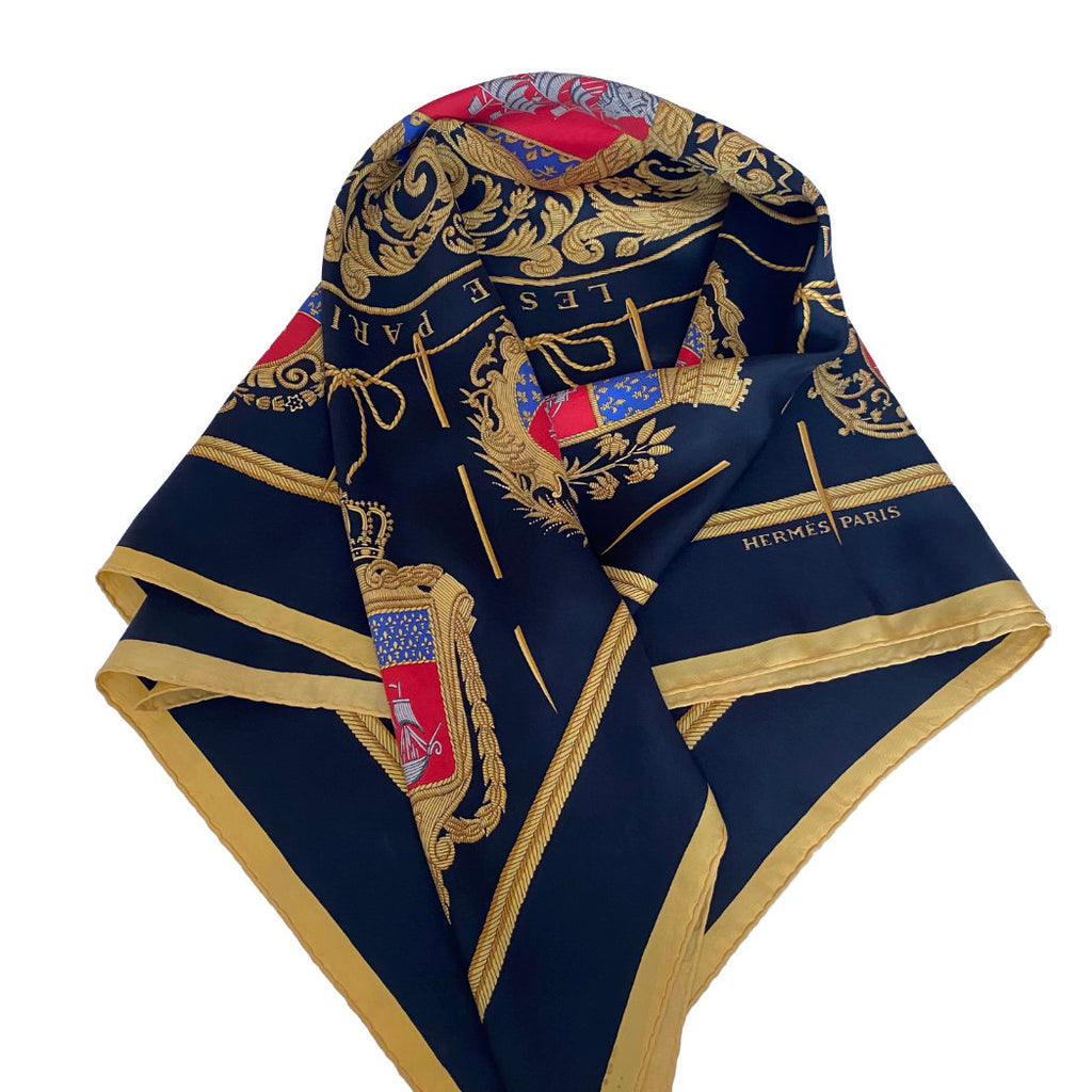 tepluste Hermes Black and Gold fold SilkScarf close-up 