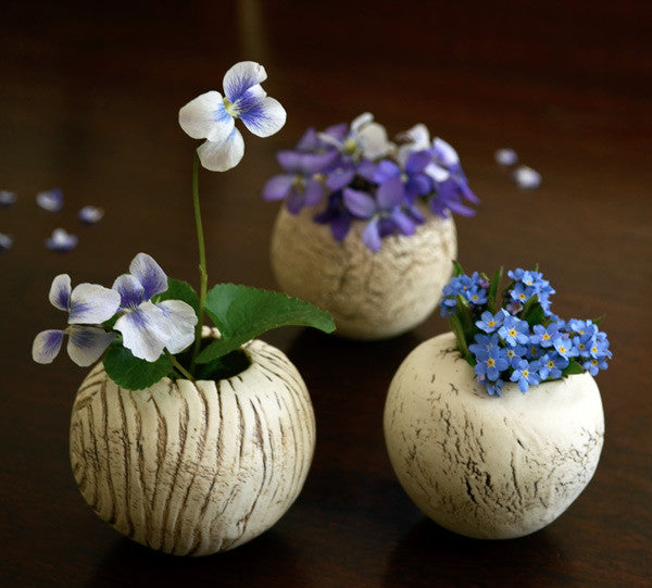 Palm-size porcelain piece, hand-pinched by Eda for Te Plus Te.Keep the day's find in this small vessel.