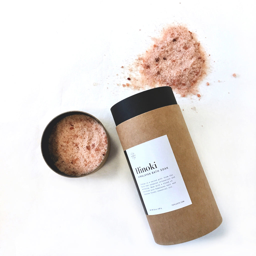 Te Plus Te Hinoki Himalayan Bath Soak  cap open and with salt