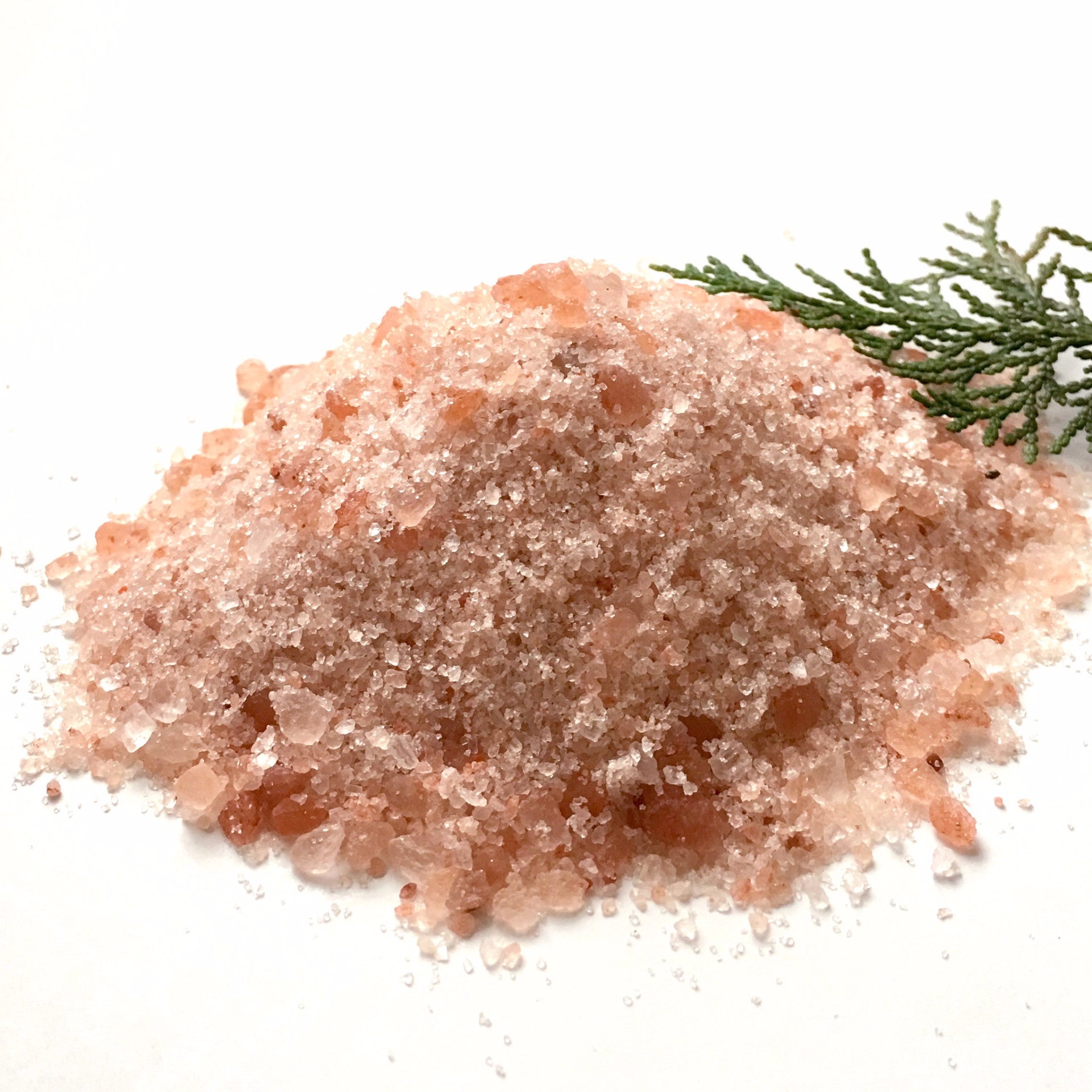 Hinoki Himalayan Bath Soak - te+te (te plus te) Made with a blend of certified pure Himalayan salt and Hinoki essential oil. Salt with hinoki leave