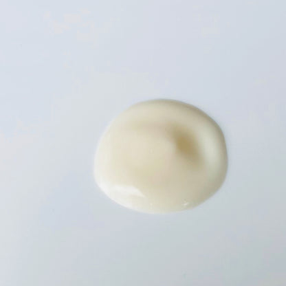 Te Plus Te Hinoki Moisturizer Pure, unblended Japanese Hinoki essential oil emits a soft woody aroma and hint of citrus