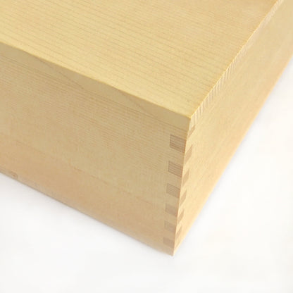 Hinoki Wood Box Duo Set - te+te (te plus te) The Hinoki wood box comes with Hinoki Moisturizer and Hand Wash in a bed of fresh hinoki shavings. 