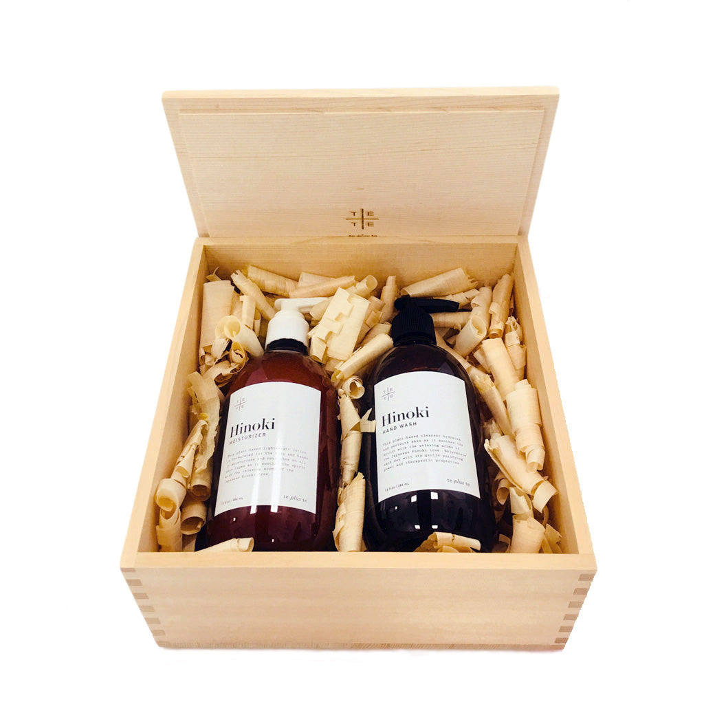 Hinoki Wood Box Duo Set - te+te (te plus te) The Hinoki wood box comes with Hinoki Moisturizer and Hand Wash in a bed of fresh hinoki shavings. 