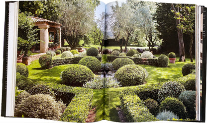 Francois Catroux innovator interior designer. He mastered the idea of being contemporary. This book looks at his work projects ranging from 1968 to the present. Te Plus Te Archive.