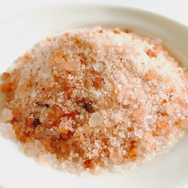 Te Plus Te Hinoki Himalayan Bath Salt in white plate